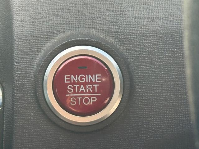 Ｎ－ＯＮＥ プレミアム　バックカメラ　オートライト　ＨＩＤ　スマートキー　アイドリングストップ　電動格納ミラー　ベンチシート　ＣＶＴ　盗難防止システム　ＡＢＳ　ＥＳＣ　ＣＤ　アルミホイール　衝突安全ボディ　エアコン（6枚目）