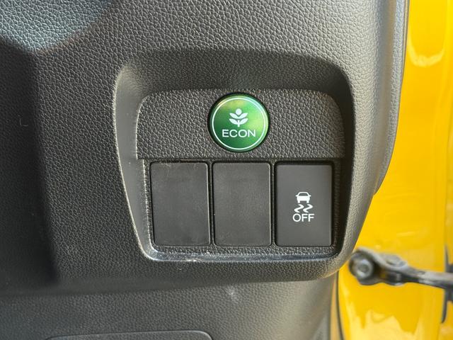 Ｎ－ＯＮＥ プレミアム　バックカメラ　オートライト　ＨＩＤ　スマートキー　アイドリングストップ　電動格納ミラー　ベンチシート　ＣＶＴ　盗難防止システム　ＡＢＳ　ＥＳＣ　ＣＤ　アルミホイール　衝突安全ボディ　エアコン（8枚目）