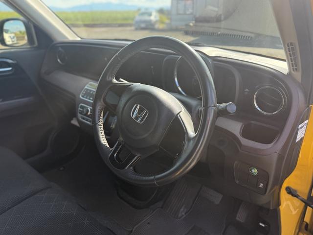 Ｎ－ＯＮＥ プレミアム　バックカメラ　オートライト　ＨＩＤ　スマートキー　アイドリングストップ　電動格納ミラー　ベンチシート　ＣＶＴ　盗難防止システム　ＡＢＳ　ＥＳＣ　ＣＤ　アルミホイール　衝突安全ボディ　エアコン（25枚目）