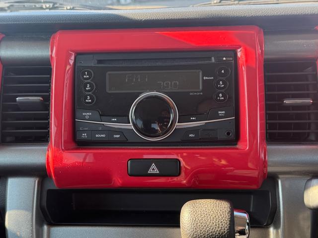 ハスラー Ｊスタイル　ＥＴＣ　衝突被害軽減システム　オートライト　ＨＩＤ　スマートキー　アイドリングストップ　電動格納ミラー　シートヒーター　ベンチシート　ＣＶＴ　盗難防止システム　ＡＢＳ　ＥＳＣ　ＣＤ　衝突安全ボディ（8枚目）