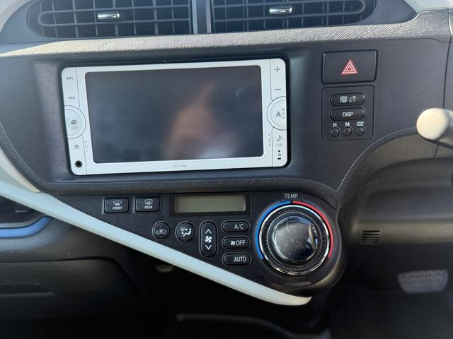 アクア S ETC ナビ TV アルミホイール スマートキー 電動格納ミラー CVT 衝突安全ボディ ABS ESC CD ミュージックプレイヤー接続可 Bluetooth エアコン パワーステアリング(4枚目)
