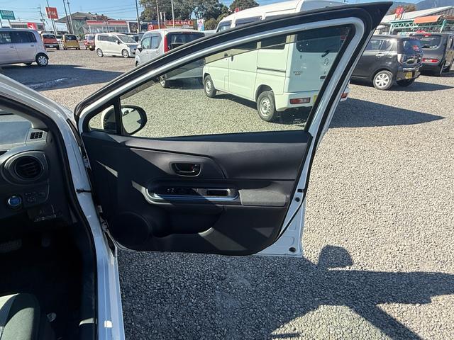 アクア S ETC ナビ TV アルミホイール スマートキー 電動格納ミラー CVT 衝突安全ボディ ABS ESC CD ミュージックプレイヤー接続可 Bluetooth エアコン パワーステアリング(12枚目)