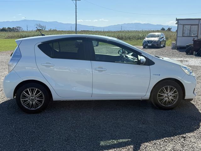 アクア S ETC ナビ TV アルミホイール スマートキー 電動格納ミラー CVT 衝突安全ボディ ABS ESC CD ミュージックプレイヤー接続可 Bluetooth エアコン パワーステアリング(16枚目)