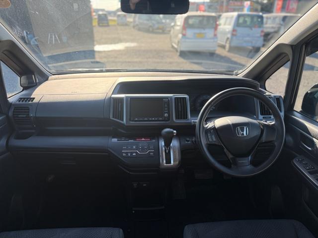 ステップワゴンスパーダ Ｚ　ＥＴＣ　両側電動スライドドア　オートライト　ＨＩＤ　スマートキー　電動格納ミラー　３列シート　フルフラット　ＣＶＴ　アルミホイール　盗難防止システム　衝突安全ボディ　ＡＢＳ　ＥＳＣ　エアコン（2枚目）