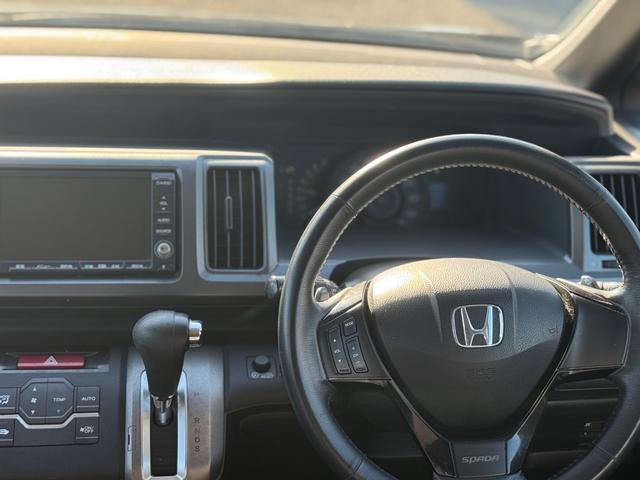 ステップワゴンスパーダ Ｚ　ＥＴＣ　両側電動スライドドア　オートライト　ＨＩＤ　スマートキー　電動格納ミラー　３列シート　フルフラット　ＣＶＴ　アルミホイール　盗難防止システム　衝突安全ボディ　ＡＢＳ　ＥＳＣ　エアコン（3枚目）