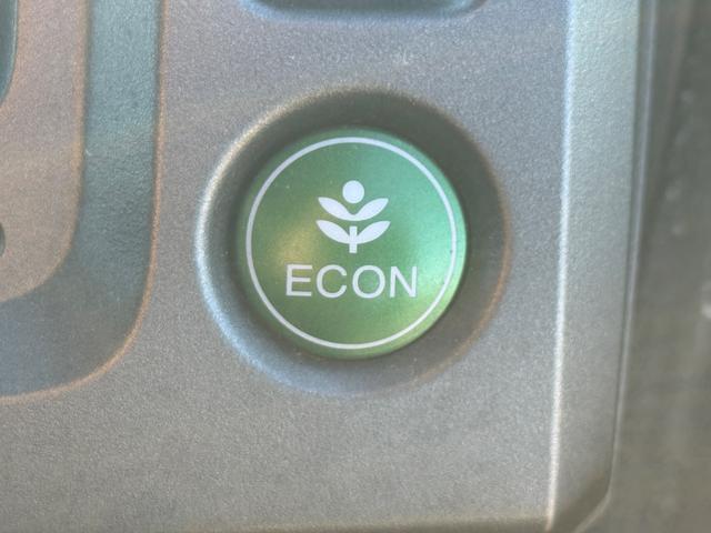 ステップワゴンスパーダ Ｚ　ＥＴＣ　両側電動スライドドア　オートライト　ＨＩＤ　スマートキー　電動格納ミラー　３列シート　フルフラット　ＣＶＴ　アルミホイール　盗難防止システム　衝突安全ボディ　ＡＢＳ　ＥＳＣ　エアコン（8枚目）