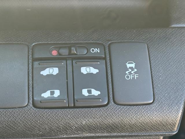 ステップワゴンスパーダ Ｚ　ＥＴＣ　両側電動スライドドア　オートライト　ＨＩＤ　スマートキー　電動格納ミラー　３列シート　フルフラット　ＣＶＴ　アルミホイール　盗難防止システム　衝突安全ボディ　ＡＢＳ　ＥＳＣ　エアコン（9枚目）