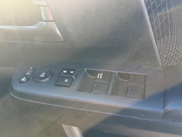 ステップワゴンスパーダ Ｚ　ＥＴＣ　両側電動スライドドア　オートライト　ＨＩＤ　スマートキー　電動格納ミラー　３列シート　フルフラット　ＣＶＴ　アルミホイール　盗難防止システム　衝突安全ボディ　ＡＢＳ　ＥＳＣ　エアコン（10枚目）