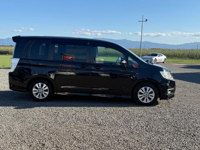 ステップワゴンスパーダ Ｚ　ＥＴＣ　両側電動スライドドア　オートライト　ＨＩＤ　スマートキー　電動格納ミラー　３列シート　フルフラット　ＣＶＴ　アルミホイール　盗難防止システム　衝突安全ボディ　ＡＢＳ　ＥＳＣ　エアコン（14枚目）