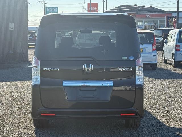 ステップワゴンスパーダ Ｚ　ＥＴＣ　両側電動スライドドア　オートライト　ＨＩＤ　スマートキー　電動格納ミラー　３列シート　フルフラット　ＣＶＴ　アルミホイール　盗難防止システム　衝突安全ボディ　ＡＢＳ　ＥＳＣ　エアコン（16枚目）
