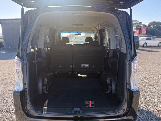 ステップワゴンスパーダ Ｚ　ＥＴＣ　両側電動スライドドア　オートライト　ＨＩＤ　スマートキー　電動格納ミラー　３列シート　フルフラット　ＣＶＴ　アルミホイール　盗難防止システム　衝突安全ボディ　ＡＢＳ　ＥＳＣ　エアコン（20枚目）