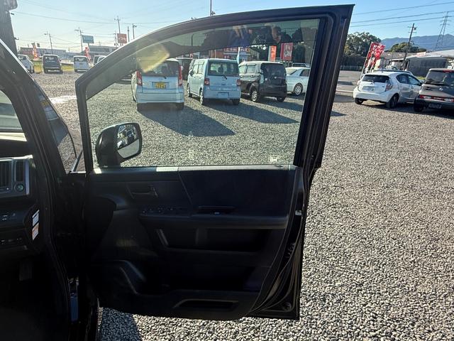 ステップワゴンスパーダ Ｚ　ＥＴＣ　両側電動スライドドア　オートライト　ＨＩＤ　スマートキー　電動格納ミラー　３列シート　フルフラット　ＣＶＴ　アルミホイール　盗難防止システム　衝突安全ボディ　ＡＢＳ　ＥＳＣ　エアコン（27枚目）