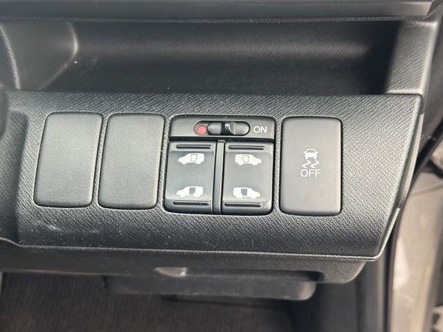 ステップワゴンスパーダ クールスピリット　ドライブレコーダー　バックカメラ　ナビ　ＴＶ　両側電動スライドドア　ＨＩＤ　スマートキー　電動格納ミラー　３列シート　ＣＶＴ　アルミホイール　ＣＤ　盗難防止システム　衝突安全ボディ　ＡＢＳ　ＥＳＣ（10枚目）