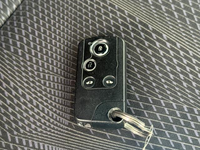 ステップワゴンスパーダ クールスピリット　ドライブレコーダー　バックカメラ　ナビ　ＴＶ　両側電動スライドドア　ＨＩＤ　スマートキー　電動格納ミラー　３列シート　ＣＶＴ　アルミホイール　ＣＤ　盗難防止システム　衝突安全ボディ　ＡＢＳ　ＥＳＣ（11枚目）