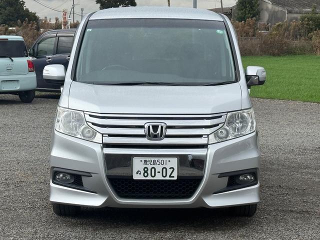 ステップワゴンスパーダ クールスピリット　ドライブレコーダー　バックカメラ　ナビ　ＴＶ　両側電動スライドドア　ＨＩＤ　スマートキー　電動格納ミラー　３列シート　ＣＶＴ　アルミホイール　ＣＤ　盗難防止システム　衝突安全ボディ　ＡＢＳ　ＥＳＣ（12枚目）