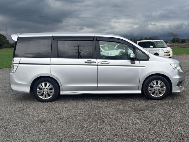 ステップワゴンスパーダ クールスピリット　ドライブレコーダー　バックカメラ　ナビ　ＴＶ　両側電動スライドドア　ＨＩＤ　スマートキー　電動格納ミラー　３列シート　ＣＶＴ　アルミホイール　ＣＤ　盗難防止システム　衝突安全ボディ　ＡＢＳ　ＥＳＣ（14枚目）