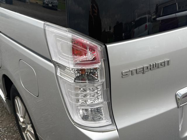 ステップワゴンスパーダ クールスピリット　ドライブレコーダー　バックカメラ　ナビ　ＴＶ　両側電動スライドドア　ＨＩＤ　スマートキー　電動格納ミラー　３列シート　ＣＶＴ　アルミホイール　ＣＤ　盗難防止システム　衝突安全ボディ　ＡＢＳ　ＥＳＣ（36枚目）