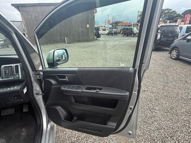 ステップワゴンスパーダ クールスピリット　ドライブレコーダー　バックカメラ　ナビ　ＴＶ　両側電動スライドドア　ＨＩＤ　スマートキー　電動格納ミラー　３列シート　ＣＶＴ　アルミホイール　ＣＤ　盗難防止システム　衝突安全ボディ　ＡＢＳ　ＥＳＣ（43枚目）