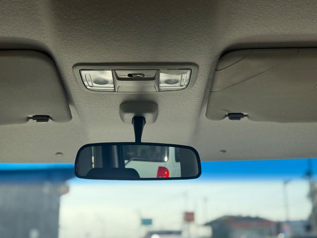 Ｎ－ＢＯＸカスタム Ｇ　両側電動スライドドア　ＨＩＤ　スマートキー　アイドリングストップ　電動格納ミラー　ベンチシート　ＣＶＴ　盗難防止システム　ＡＢＳ　ＥＳＣ　アルミホイール　衝突安全ボディ　エアコン　パワーステアリング（22枚目）