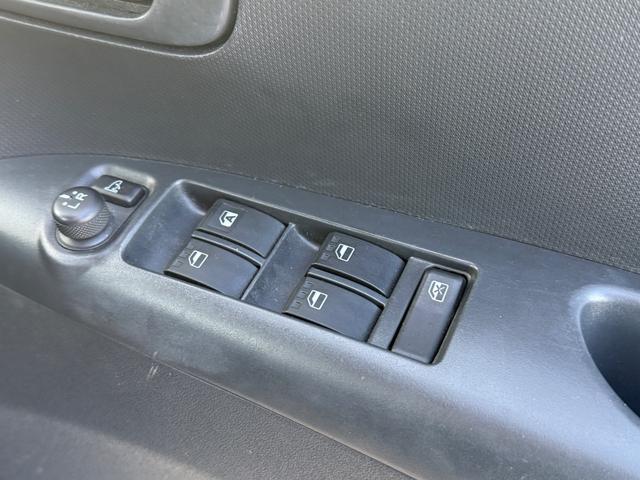 タント Ｇスペシャル　電動スライドドア　ナビ　ＴＶ　アイドリングストップ　電動格納ミラー　ベンチシート　ＣＶＴ　盗難防止システム　ＡＢＳ　ＣＤ　ＵＳＢ　Ｂｌｕｅｔｏｏｔｈ　アルミホイール　衝突安全ボディ　エアコン（11枚目）