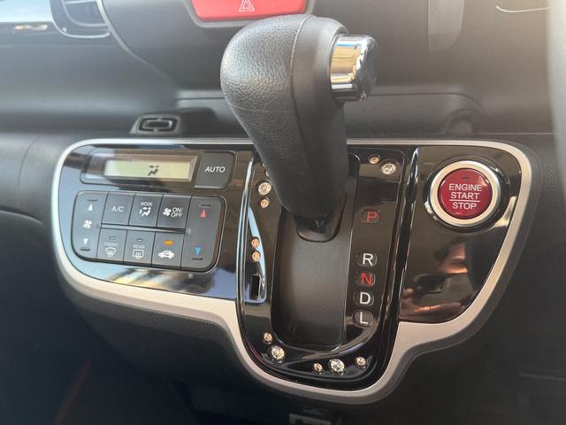 N-BOXカスタム G SSパッケージ ドライブレコーダー 両側電動スライドドア TV 衝突被害軽減システム オートライト HID スマートキー アイドリングストップ 電動格納ミラー CVT 盗難防止システム ABS ESC CD(6枚目)