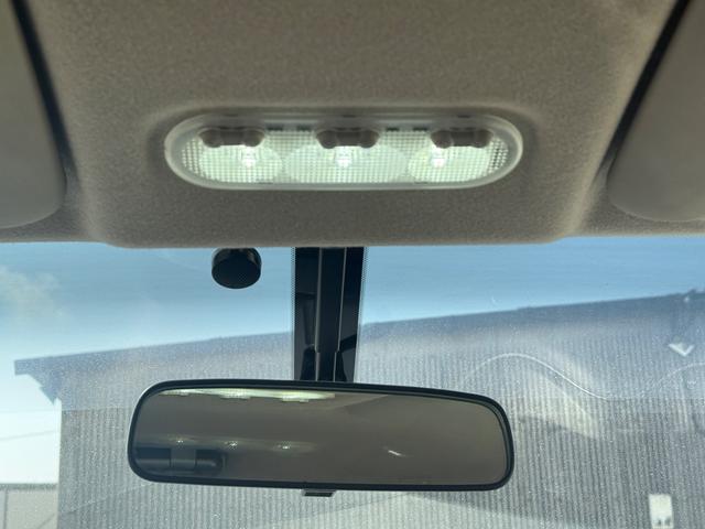 セレナ ライダーパフォーマンススペックブラックラインＳ－ＨＶ　ＥＴＣ　バックカメラ　ナビ　ＴＶ　オートクルーズコントロール　両側電動スライドドア　オートライト　ＨＩＤ　スマートキー　アイドリングストップ　後席モニター　３列シート　ウォークスルー　ＣＶＴ（32枚目）