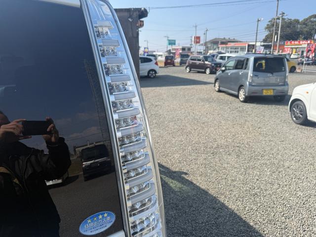 セレナ ライダーパフォーマンススペックブラックラインＳ－ＨＶ　ＥＴＣ　バックカメラ　ナビ　ＴＶ　オートクルーズコントロール　両側電動スライドドア　オートライト　ＨＩＤ　スマートキー　アイドリングストップ　後席モニター　３列シート　ウォークスルー　ＣＶＴ（37枚目）