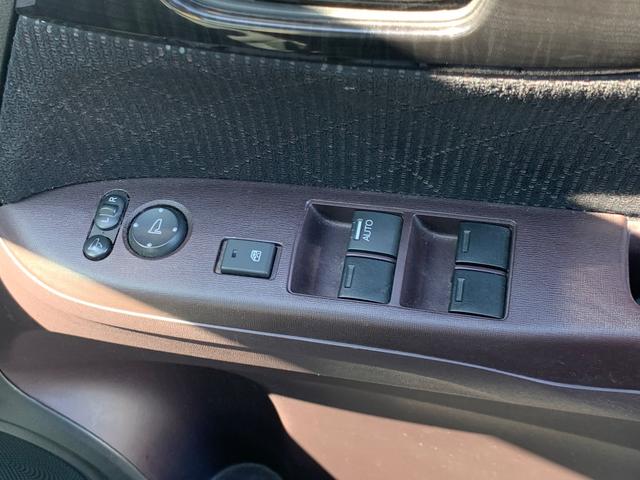 Ｎ－ＯＮＥ プレミアム　オートライト　ＨＩＤ　スマートキー　アイドリングストップ　電動格納ミラー　ベンチシート　ＣＶＴ　盗難防止システム　ＡＢＳ　ＥＳＣ　ＣＤ　ＵＳＢ　ミュージックプレイヤー接続可　アルミホイール（10枚目）
