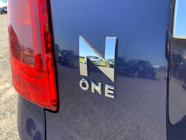 Ｎ－ＯＮＥ プレミアム　オートライト　ＨＩＤ　スマートキー　アイドリングストップ　電動格納ミラー　ベンチシート　ＣＶＴ　盗難防止システム　ＡＢＳ　ＥＳＣ　ＣＤ　ＵＳＢ　ミュージックプレイヤー接続可　アルミホイール（32枚目）