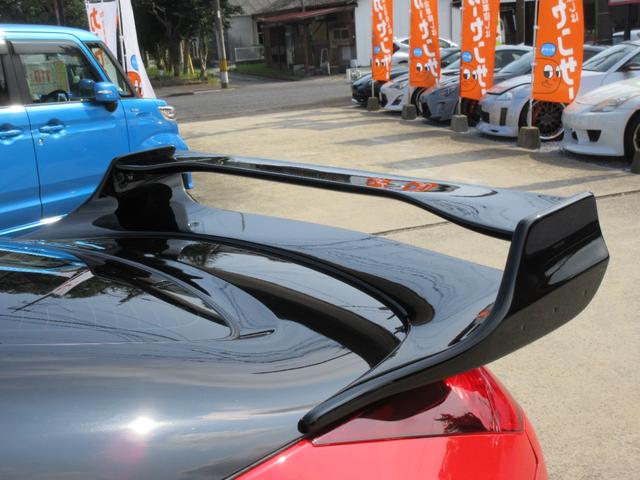フェアレディＺ ベースグレード　６ＭＴ　オールペイント（レッド／ブラック）　社外フロントエアロ　社外ウイング　テイン車高調　社外１８ＡＷ　ワンオフマフラー　社外ＳＤナビ　地デジ　Ｂｌｕｅｔｏｏｔｈオーディオ　ＥＴＣ　オートエアコン（13枚目）