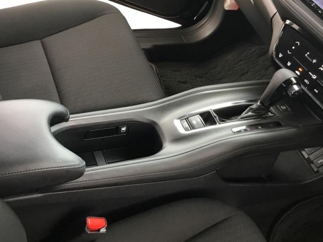 ヴェゼル Ｘ・ホンダセンシング　ドラレコ　純正ナビ　フルセグ　ＥＴＣ　パワステ　衝突被害軽減装置付き　Ｗエアバッグ　リヤカメ　ＬＥＤランプ　Ｄレコ　オートエアコン　ＴＶナビ　サイドカーテンエアバック　クルコン　パワーウインドウ（21枚目）