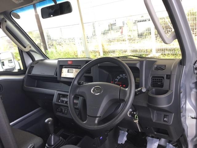 ハイゼットトラック ジャンボ５５ｔｈアニバーサリーゴールドエディション　ＣＤ　キーレス　アルミホイール　エアバッグ　パワーステアリング　マニュアルエアコン　切替式４ＷＤ　前席パワーウインドウ　助手席エアバッグ（2枚目）