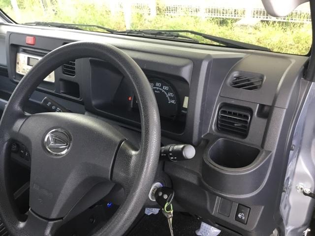 ハイゼットトラック ジャンボ５５ｔｈアニバーサリーゴールドエディション　ＣＤ　キーレス　アルミホイール　エアバッグ　パワーステアリング　マニュアルエアコン　切替式４ＷＤ　前席パワーウインドウ　助手席エアバッグ（17枚目）