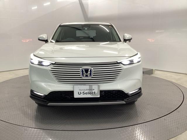 ヴェゼル ｅ：ＨＥＶＺ　先進ライト　シートヒーター　ＥＴＣ　衝突回避支援ブレーキ機能　スマキ　Ｐトランク　フルオートエアコン　エアバッグ　両席エアバック　Ｒカメ　パワーウィンドウ　ＬＥＤランプ　ソナー　クルーズＣ　ナビ＆ＴＶ（6枚目）