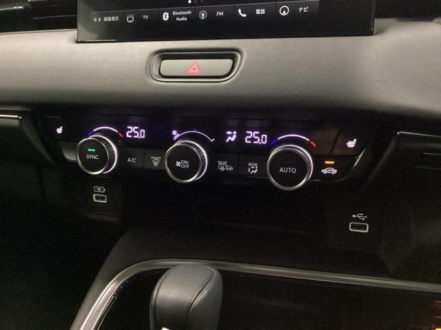 ヴェゼル ｅ：ＨＥＶＺ　先進ライト　シートヒーター　ＥＴＣ　衝突回避支援ブレーキ機能　スマキ　Ｐトランク　フルオートエアコン　エアバッグ　両席エアバック　Ｒカメ　パワーウィンドウ　ＬＥＤランプ　ソナー　クルーズＣ　ナビ＆ＴＶ（11枚目）