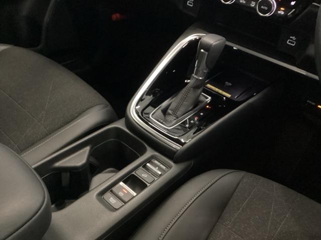 ヴェゼル ｅ：ＨＥＶＺ　先進ライト　シートヒーター　ＥＴＣ　衝突回避支援ブレーキ機能　スマキ　Ｐトランク　フルオートエアコン　エアバッグ　両席エアバック　Ｒカメ　パワーウィンドウ　ＬＥＤランプ　ソナー　クルーズＣ　ナビ＆ＴＶ（13枚目）