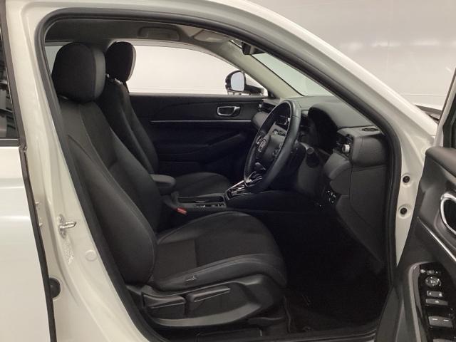 ヴェゼル ｅ：ＨＥＶＺ　先進ライト　シートヒーター　ＥＴＣ　衝突回避支援ブレーキ機能　スマキ　Ｐトランク　フルオートエアコン　エアバッグ　両席エアバック　Ｒカメ　パワーウィンドウ　ＬＥＤランプ　ソナー　クルーズＣ　ナビ＆ＴＶ（15枚目）