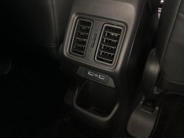 ヴェゼル ｅ：ＨＥＶＺ　先進ライト　シートヒーター　ＥＴＣ　衝突回避支援ブレーキ機能　スマキ　Ｐトランク　フルオートエアコン　エアバッグ　両席エアバック　Ｒカメ　パワーウィンドウ　ＬＥＤランプ　ソナー　クルーズＣ　ナビ＆ＴＶ（26枚目）