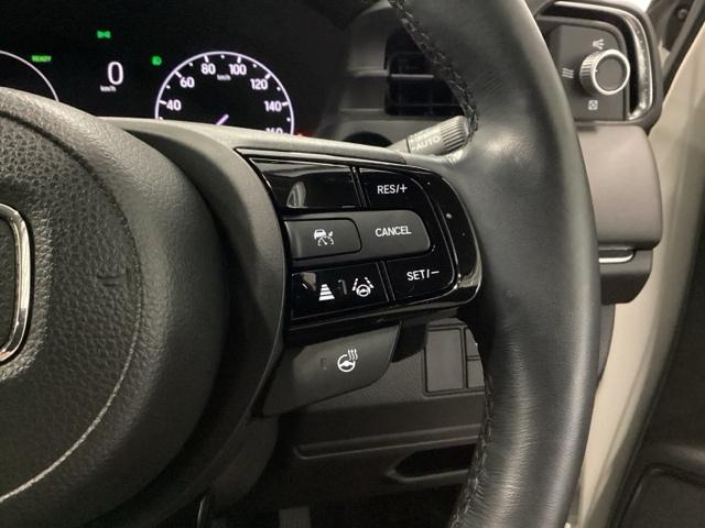 ヴェゼル ｅ：ＨＥＶＺ　先進ライト　シートヒーター　ＥＴＣ　衝突回避支援ブレーキ機能　スマキ　Ｐトランク　フルオートエアコン　エアバッグ　両席エアバック　Ｒカメ　パワーウィンドウ　ＬＥＤランプ　ソナー　クルーズＣ　ナビ＆ＴＶ（33枚目）