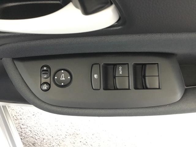 フィット ｅ：ＨＥＶベーシック　純正ＣＤチューナー　社外メモリーナビ　バックカメラ　ＥＴＣ　カーテンエアバッグ　ＣＭＢＳ　地デジ　Ｒカメ　セキュリティアラーム　アイドリングストップ　ナビＴＶ　スマートキー　ＬＥＤヘッド　エアバッグ（12枚目）