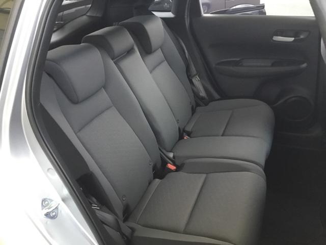 フィット ｅ：ＨＥＶベーシック　純正ＣＤチューナー　社外メモリーナビ　バックカメラ　ＥＴＣ　カーテンエアバッグ　ＣＭＢＳ　地デジ　Ｒカメ　セキュリティアラーム　アイドリングストップ　ナビＴＶ　スマートキー　ＬＥＤヘッド　エアバッグ（14枚目）