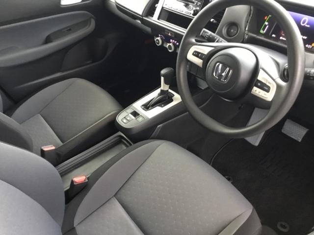 フィット ｅ：ＨＥＶベーシック　純正ＣＤチューナー　社外メモリーナビ　バックカメラ　ＥＴＣ　カーテンエアバッグ　ＣＭＢＳ　地デジ　Ｒカメ　セキュリティアラーム　アイドリングストップ　ナビＴＶ　スマートキー　ＬＥＤヘッド　エアバッグ（22枚目）