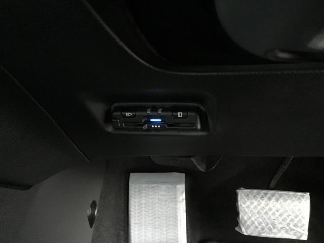 フィット ｅ：ＨＥＶベーシック　純正ＣＤチューナー　社外メモリーナビ　バックカメラ　ＥＴＣ　カーテンエアバッグ　ＣＭＢＳ　地デジ　Ｒカメ　セキュリティアラーム　アイドリングストップ　ナビＴＶ　スマートキー　ＬＥＤヘッド　エアバッグ（24枚目）