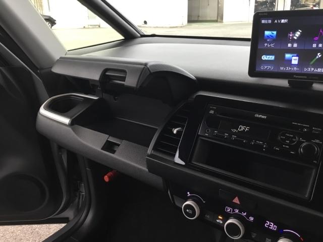 フィット ｅ：ＨＥＶベーシック　純正ＣＤチューナー　社外メモリーナビ　バックカメラ　ＥＴＣ　カーテンエアバッグ　ＣＭＢＳ　地デジ　Ｒカメ　セキュリティアラーム　アイドリングストップ　ナビＴＶ　スマートキー　ＬＥＤヘッド　エアバッグ（25枚目）