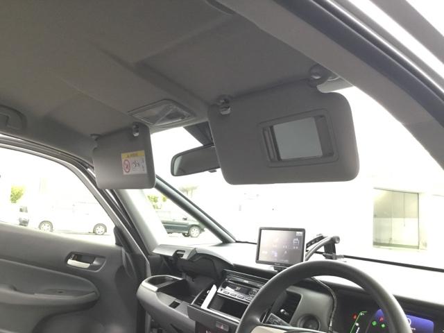 フィット ｅ：ＨＥＶベーシック　純正ＣＤチューナー　社外メモリーナビ　バックカメラ　ＥＴＣ　カーテンエアバッグ　ＣＭＢＳ　地デジ　Ｒカメ　セキュリティアラーム　アイドリングストップ　ナビＴＶ　スマートキー　ＬＥＤヘッド　エアバッグ（28枚目）