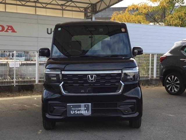 お客様に安全で快適なカーライフをお送りいただくために、中古車にも高いレベルの品質基準を設け、その基準に従って、全ての中古車について納車前整備を実施しています。