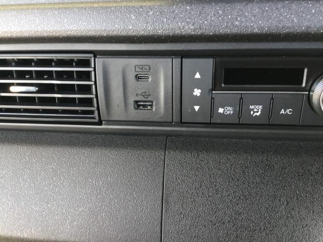 ＵＳＢチャージャー搭載。スマートフォンなどの充電にとっても便利です。