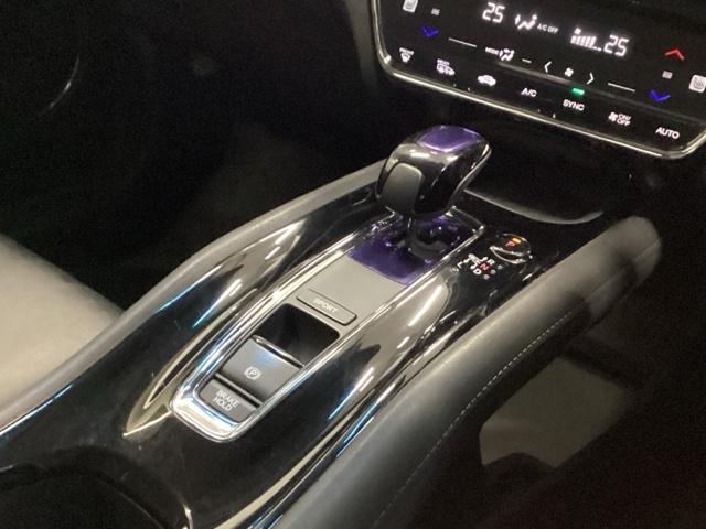 ヴェゼル ハイブリッドZ あんしんパッケージ クルコン 社外ナビ フルセグ ETC シートヒーター Rカメ スマキー LEDランプ シ-トヒ-タ- サイドカーテンエアバック 運転席助手席エアバッグ VSA パワーステアリング(13枚目)