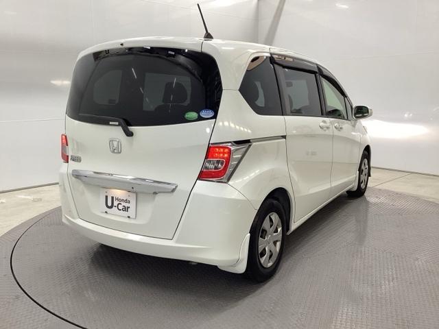 フリード Gジャストセレクション 片側電動スライドドア バックカメラ 純正ナビ フルセグ ETC 後席モニター Bモニター スマトキー 地上デジタルTV 助手席エアバッグ AUTOエアコン パワステ ナビTV 両側スライド片側電動(8枚目)