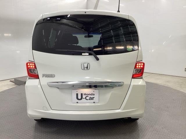 フリード Gジャストセレクション 片側電動スライドドア バックカメラ 純正ナビ フルセグ ETC 後席モニター Bモニター スマトキー 地上デジタルTV 助手席エアバッグ AUTOエアコン パワステ ナビTV 両側スライド片側電動(9枚目)